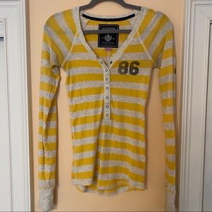 VS PINK striped Henley 💛